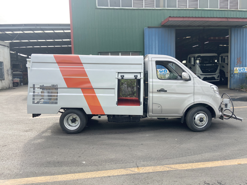 中潔牌XZL5032TYH6型路面養(yǎng)護(hù)車(chē)