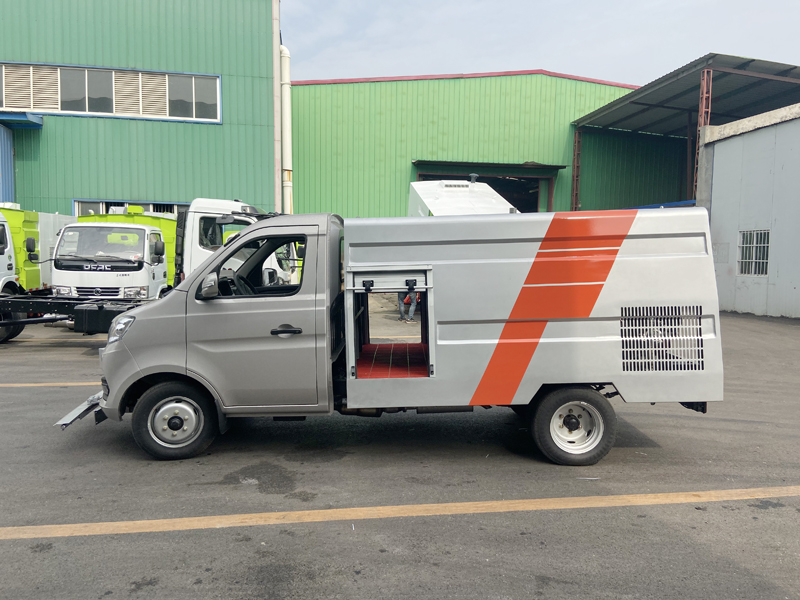 中潔牌XZL5032TYH6型路面養(yǎng)護(hù)車(chē)